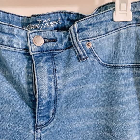 Light wash high-waisted skinny jeans - Picture 2 of 6